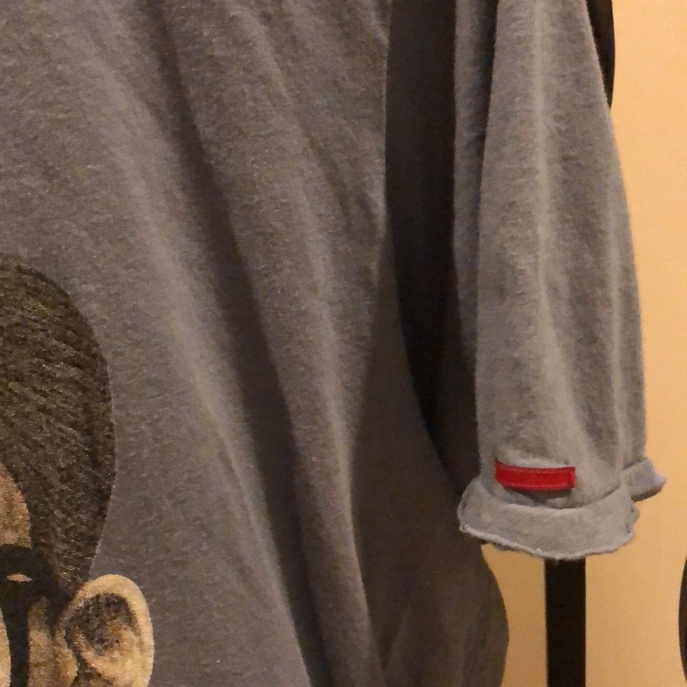 👕 Castro Tee - Picture 5 of 8